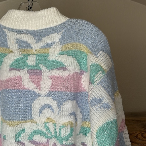 Women’s long sleeve, mock neck colorful sweater with large floral pattern, M - Picture 8 of 11